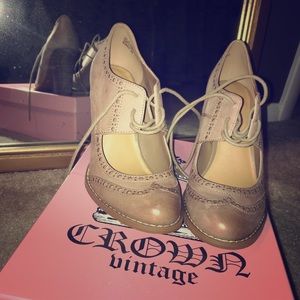 NWOT Wing Tip Style Heels